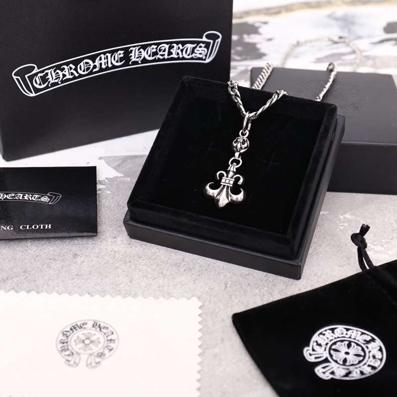 Ch**me He**ts necklaces